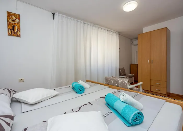 Mudrovcic Apartamento *